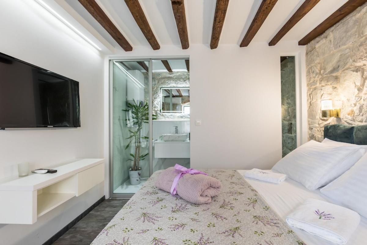 Bonbon Old Town Private En-Suite Room Split Buitenkant foto