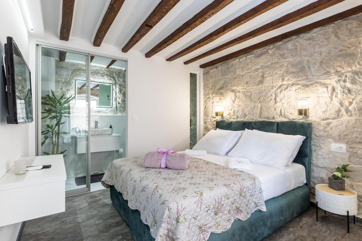 Bonbon Old Town Private En-Suite Room Split Buitenkant foto